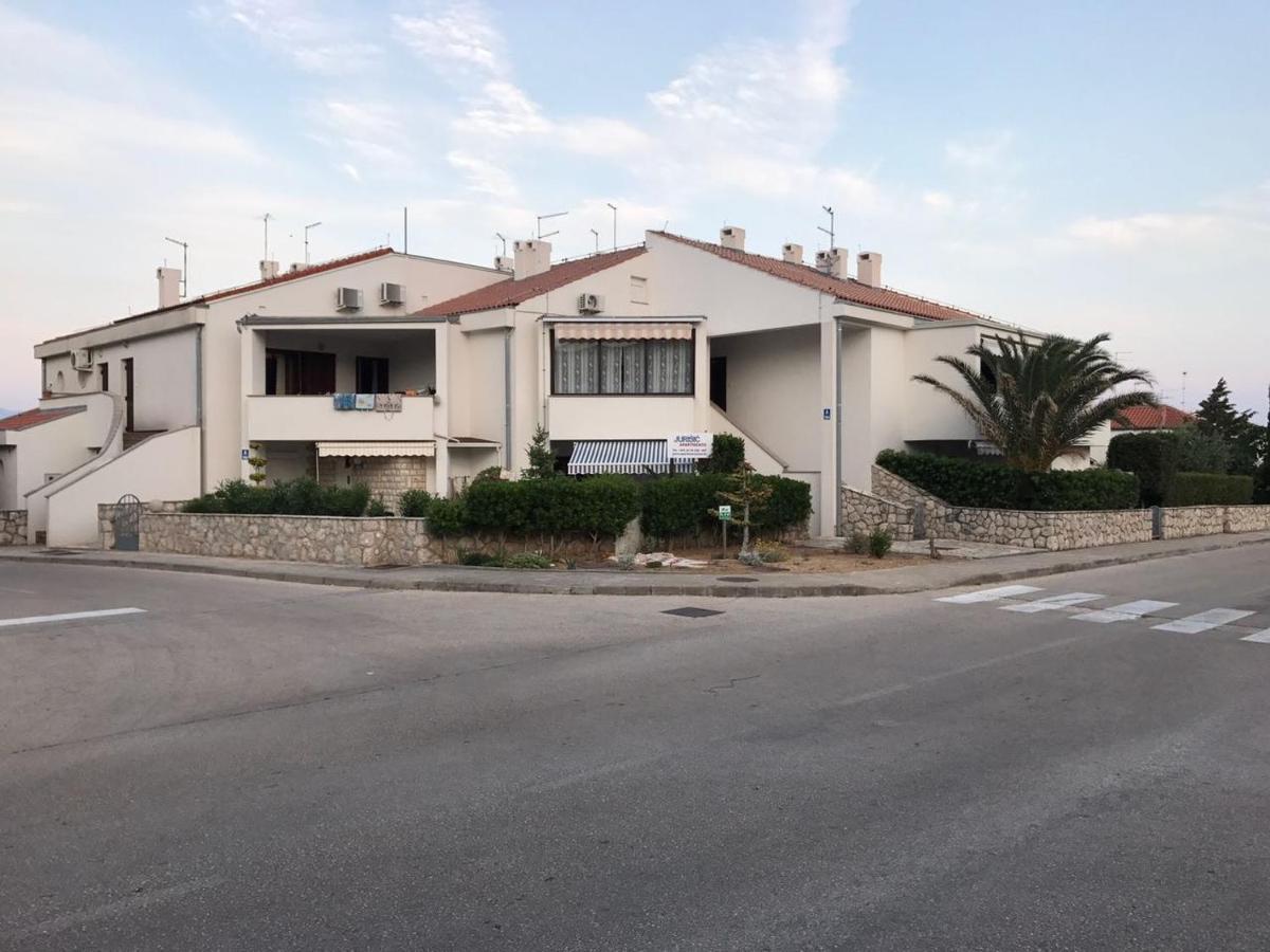 Jurisic Apartments Novalja Exterior photo